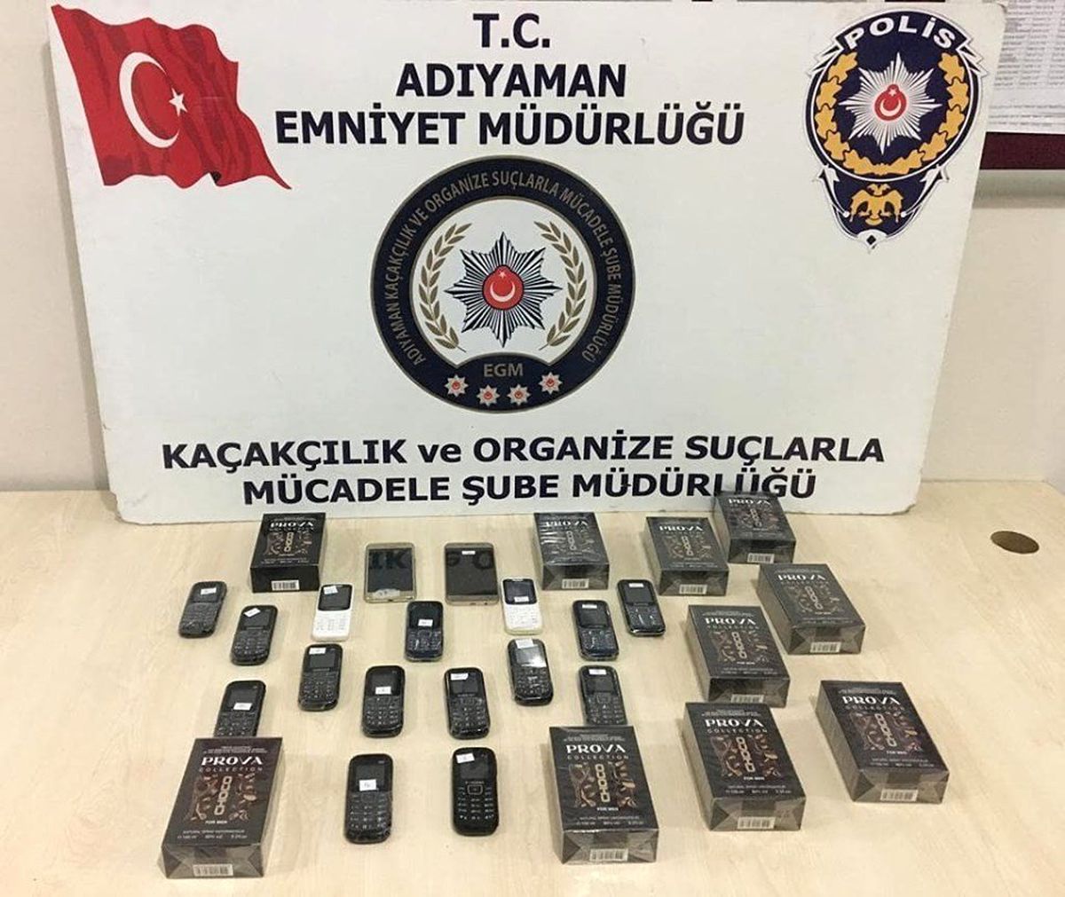 Kaçak telefon ve parfümler ele geçirildi