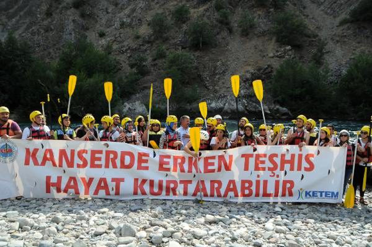 Kanserde erken teşhise dikkat çekmek için rafting yaptılar