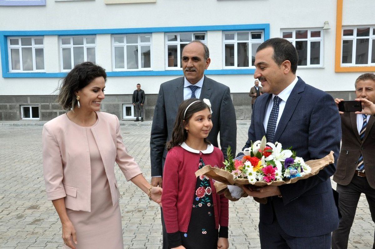 Kars\'ta 65 bin öğrenci için zil çaldı