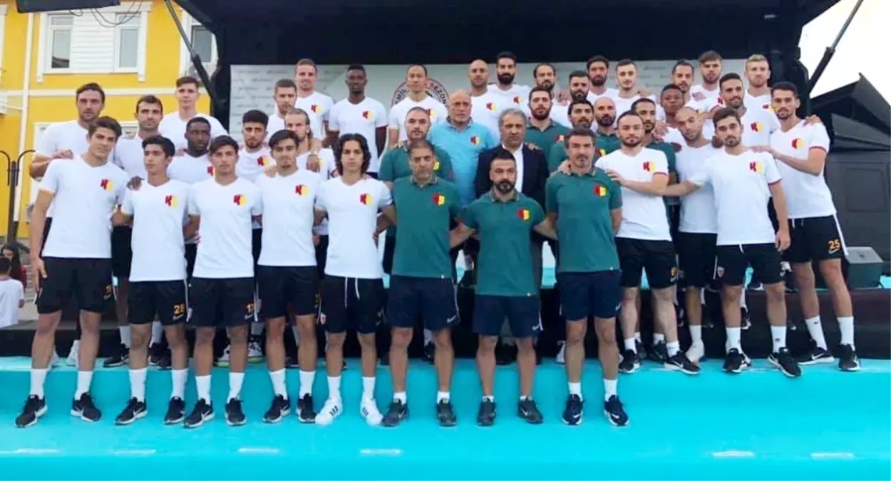 Kayserispor 28 kişilik kadrosunu TFF\'ye bildirdi