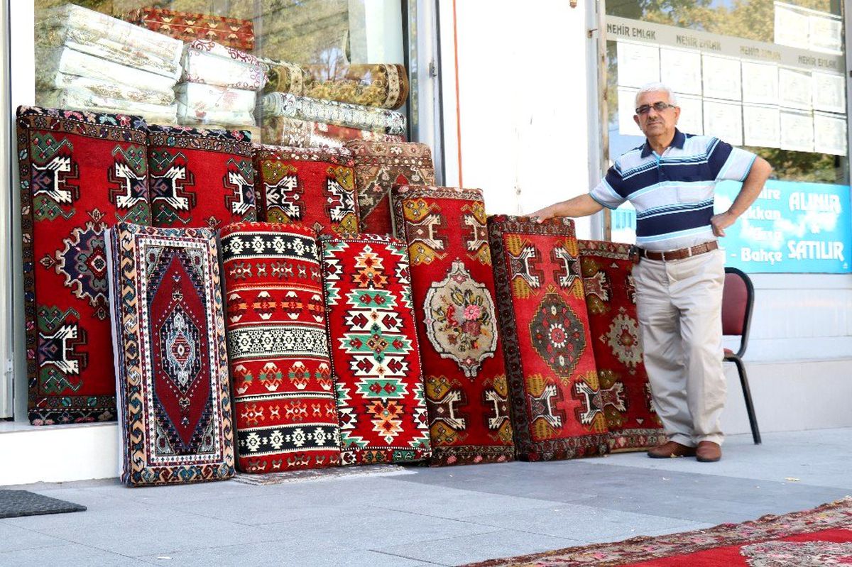 Kırşehir\'de halı dokuma mesleğinin son temsilcisi zamana direniyor