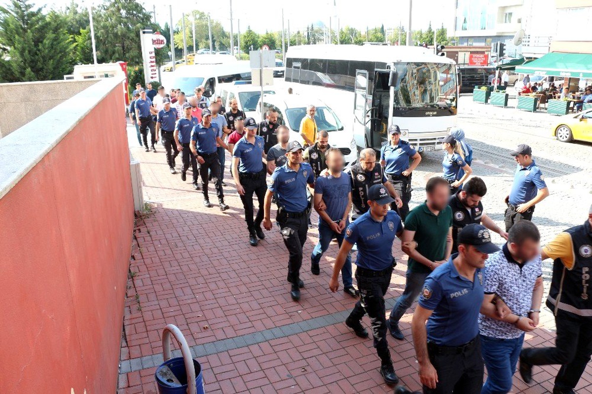 Kocaeli\'de FETÖ\'nün sivil yapılanmasına operasyon: 12 gözaltı