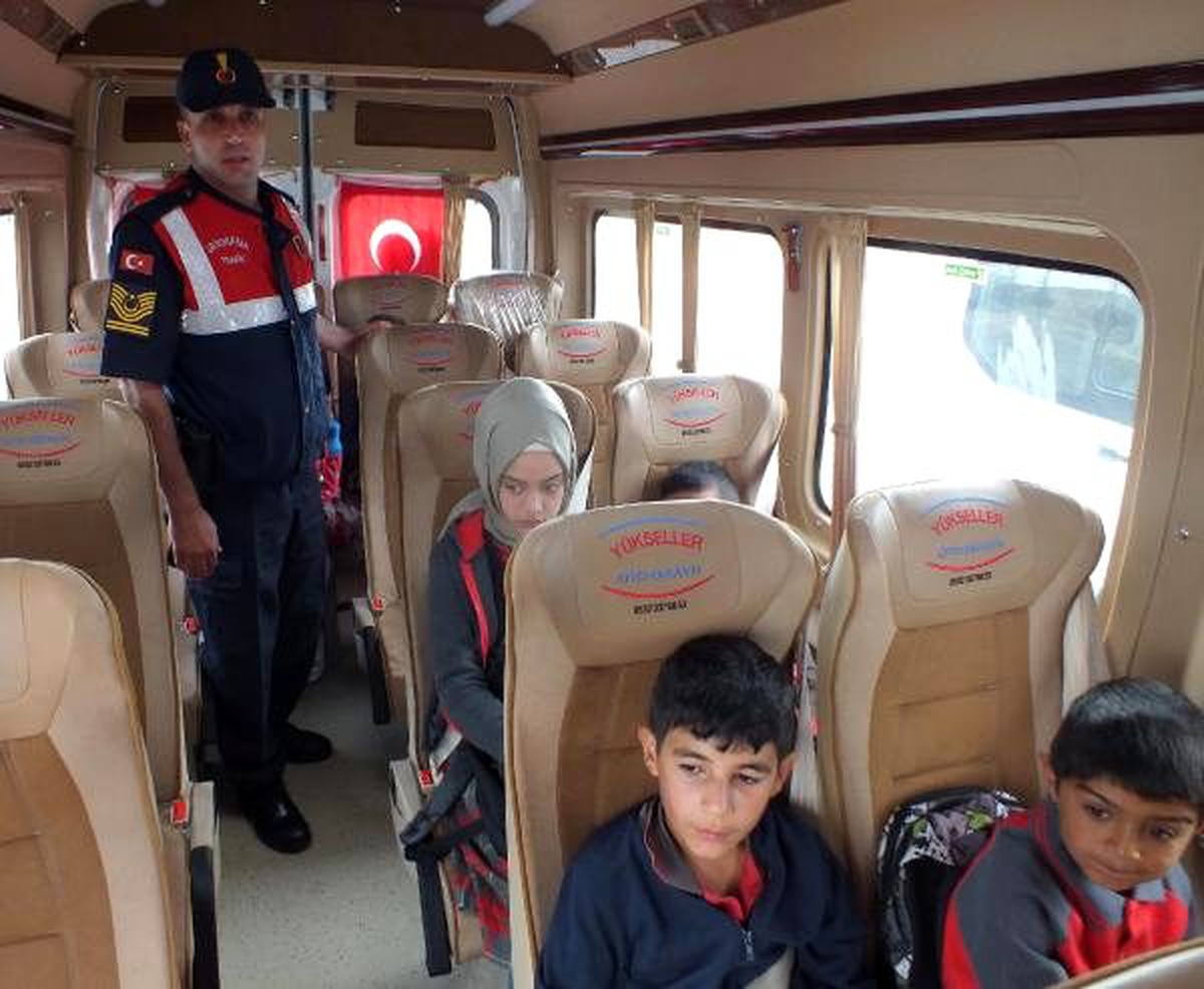 Köylerden öğrenci taşıyan servislere jandarma denetimi