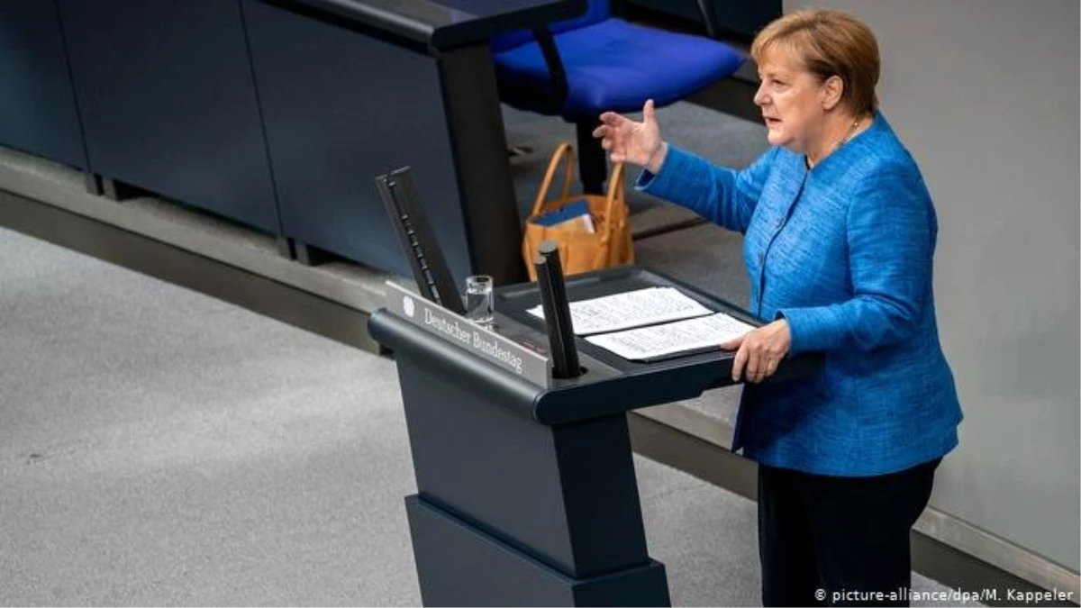 Merkel\'den ırkçılık ve nefrete tepki gösterin çağrısı