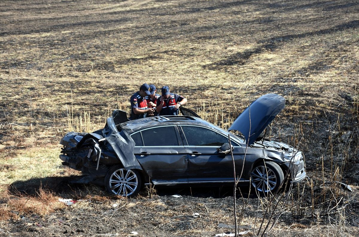 Mersin Büyükşehir Belediye Başkanı Seçer\'in konvoyunda kaza: 3 yaralı