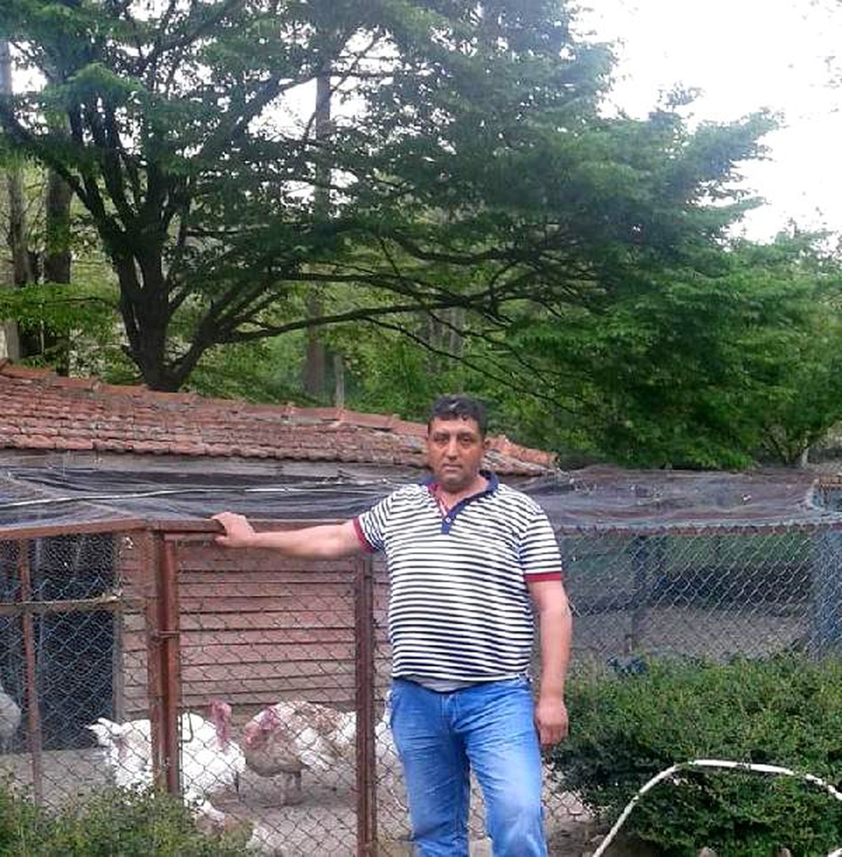 Otomobil ile çöp kamyonu arasında sıkışan işçi öldü