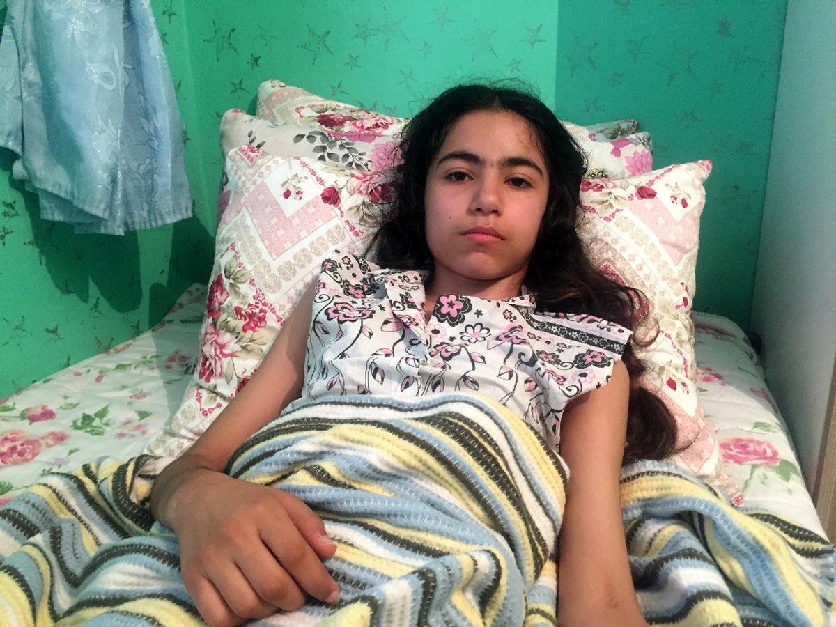 (Özel) Boynuna saplanan makasla felç kalan Ezel\'in yardım çığlığı