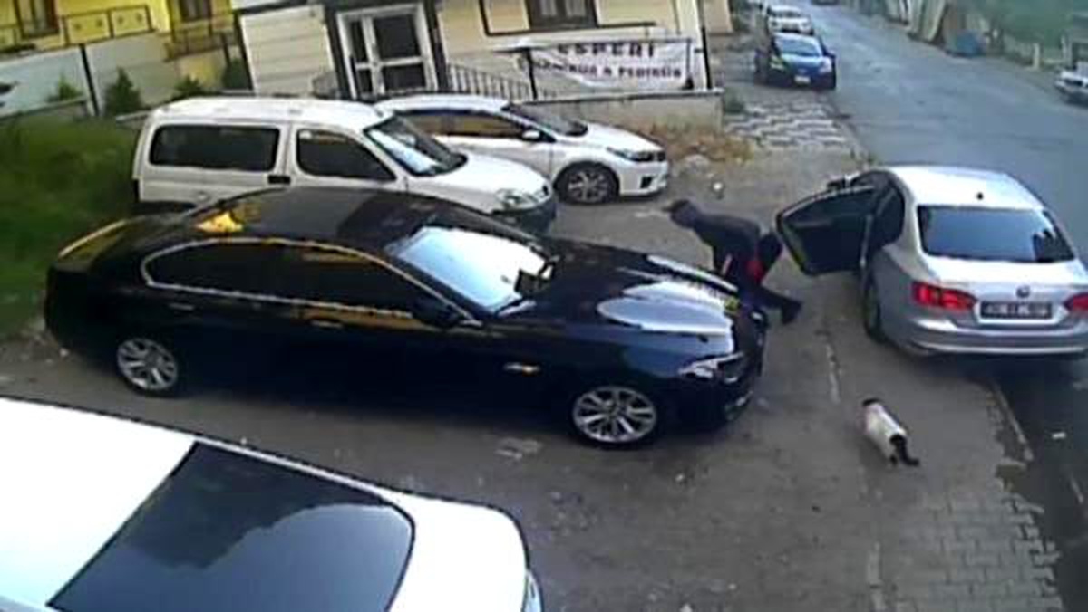 Polisin fsm köprüsü\'nde yakaladığı şüphelilerin yaptıkları hırsızlık kamerada