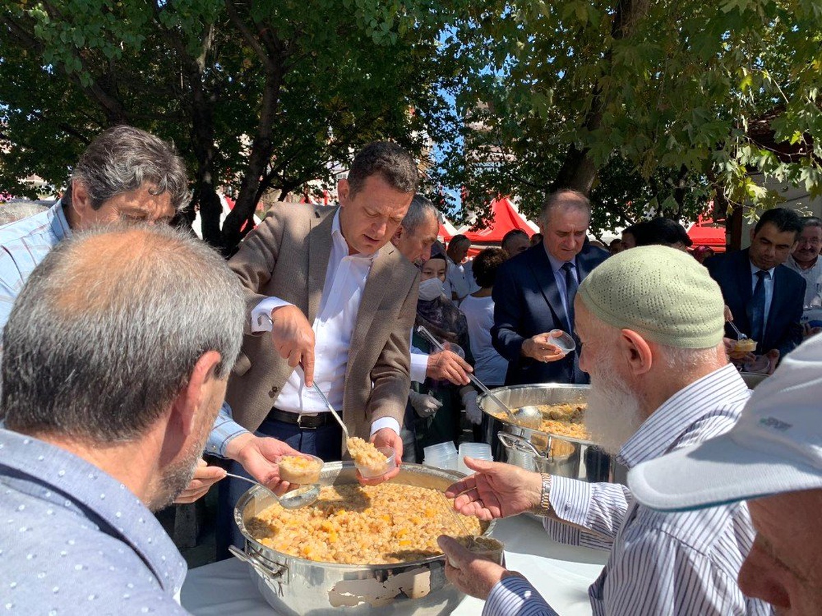 Safranbolu Kaymakamlığından aşure ikramı