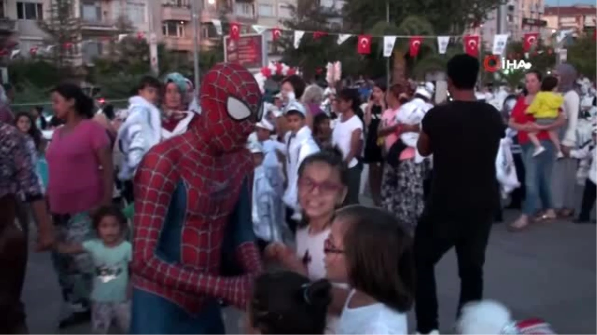 "SpiderRoman"...Sosyal medyanın yeni fenomeni, Roman havası oynayan \'Örümcek Adam\' İhlas Haber...