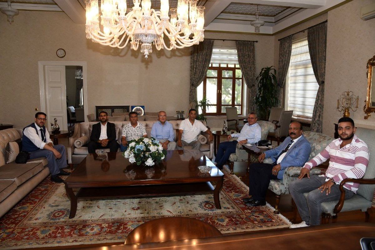 Vali Deniz misafirlerini ağırladı