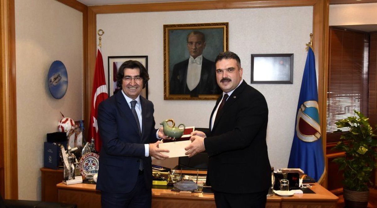 Ziraat Bankası Genel Müdür Yardımcısı Alpaslan Çakar, Rektör Çomaklı\'yı ziyaret etti