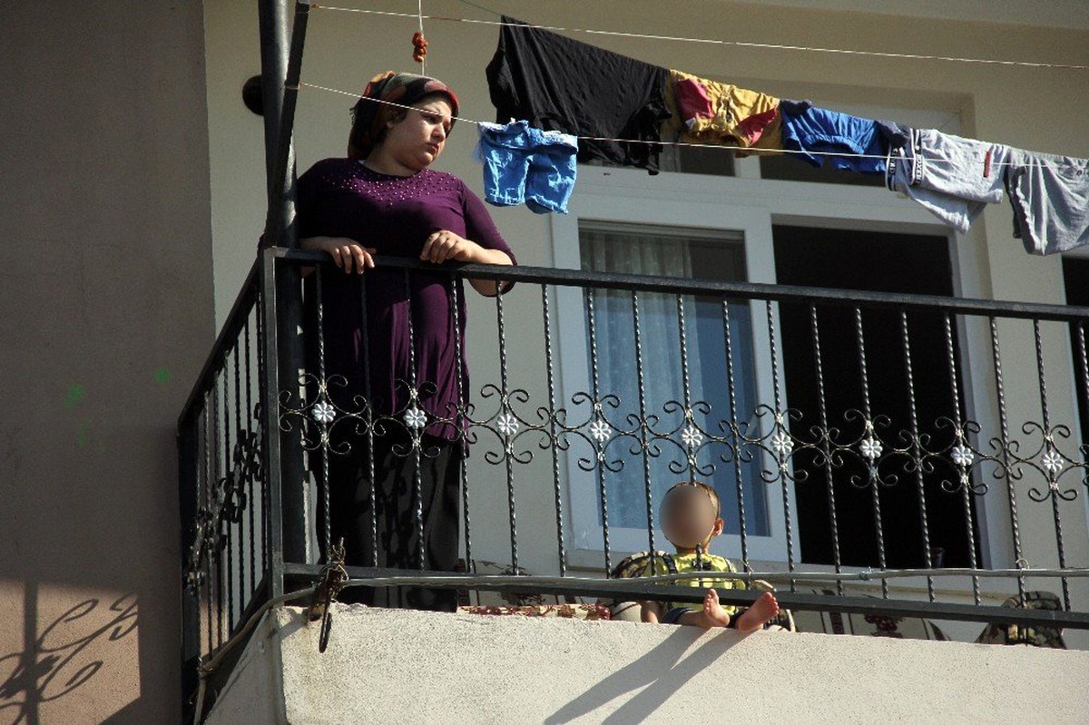 Ablasını 20 yerinden bıçaklayıp öldüren zanlıyı polis 2 dakikada yakaladı