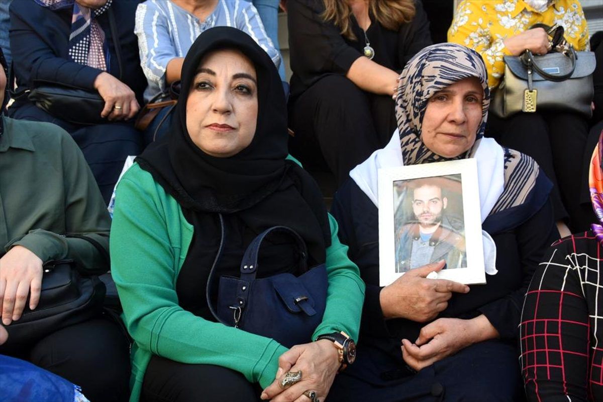 Afyonkarahisarlı kadınlar, Diyarbakır\'daki annelere destek veriyor