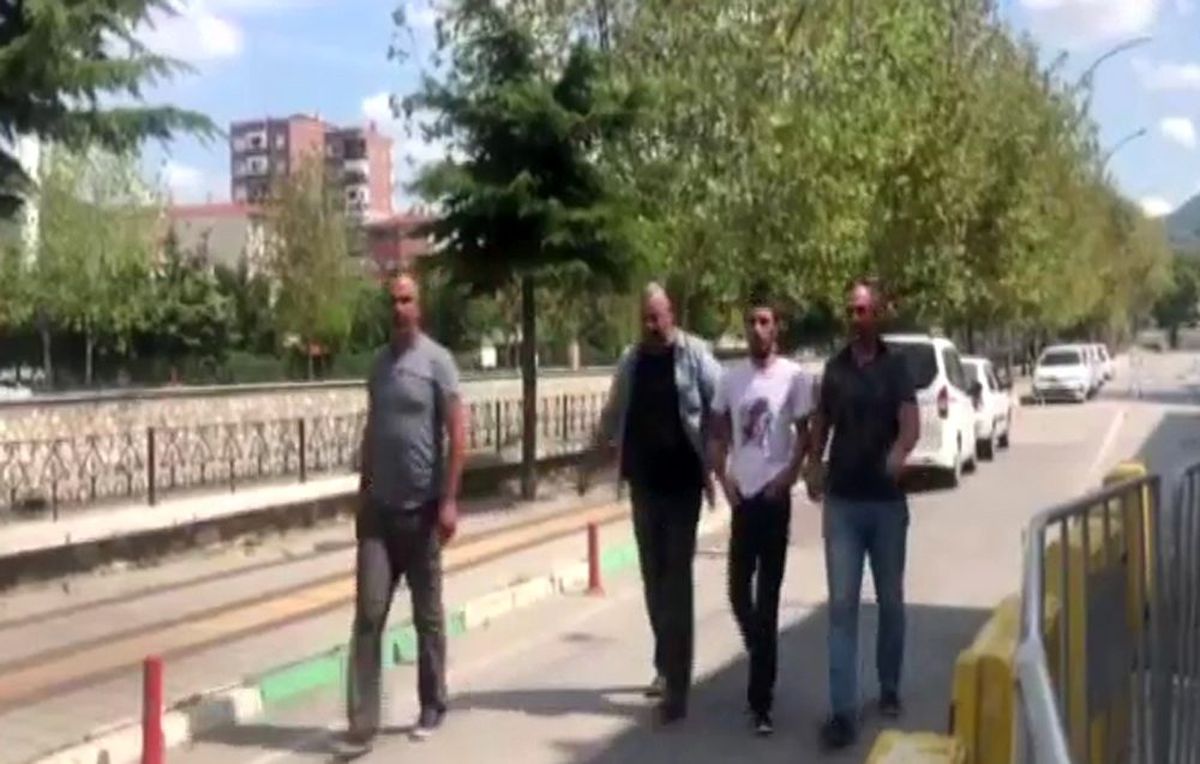 Annesini 50 yerinden bıçaklayarak öldürdü