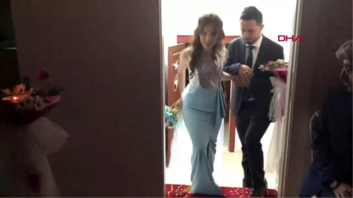 Artvin nikah şekeri yerine huş fidanı dağıttılar