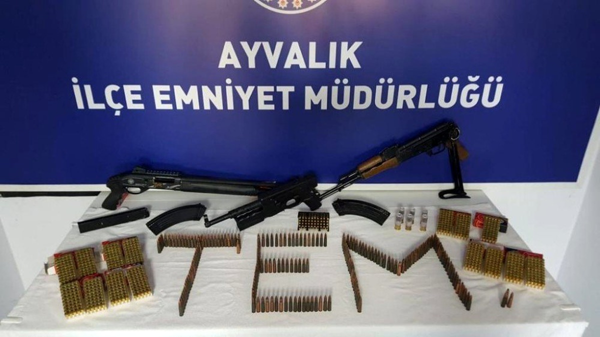 Ayvalık\'ta silah operasyonunda kalaşnikof ele geçirildi