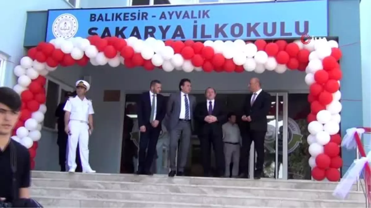 Ayvalık\'ta Vali Yazıcı\'dan Sakarya İlkokulunun yeni binasına görkemli açılış