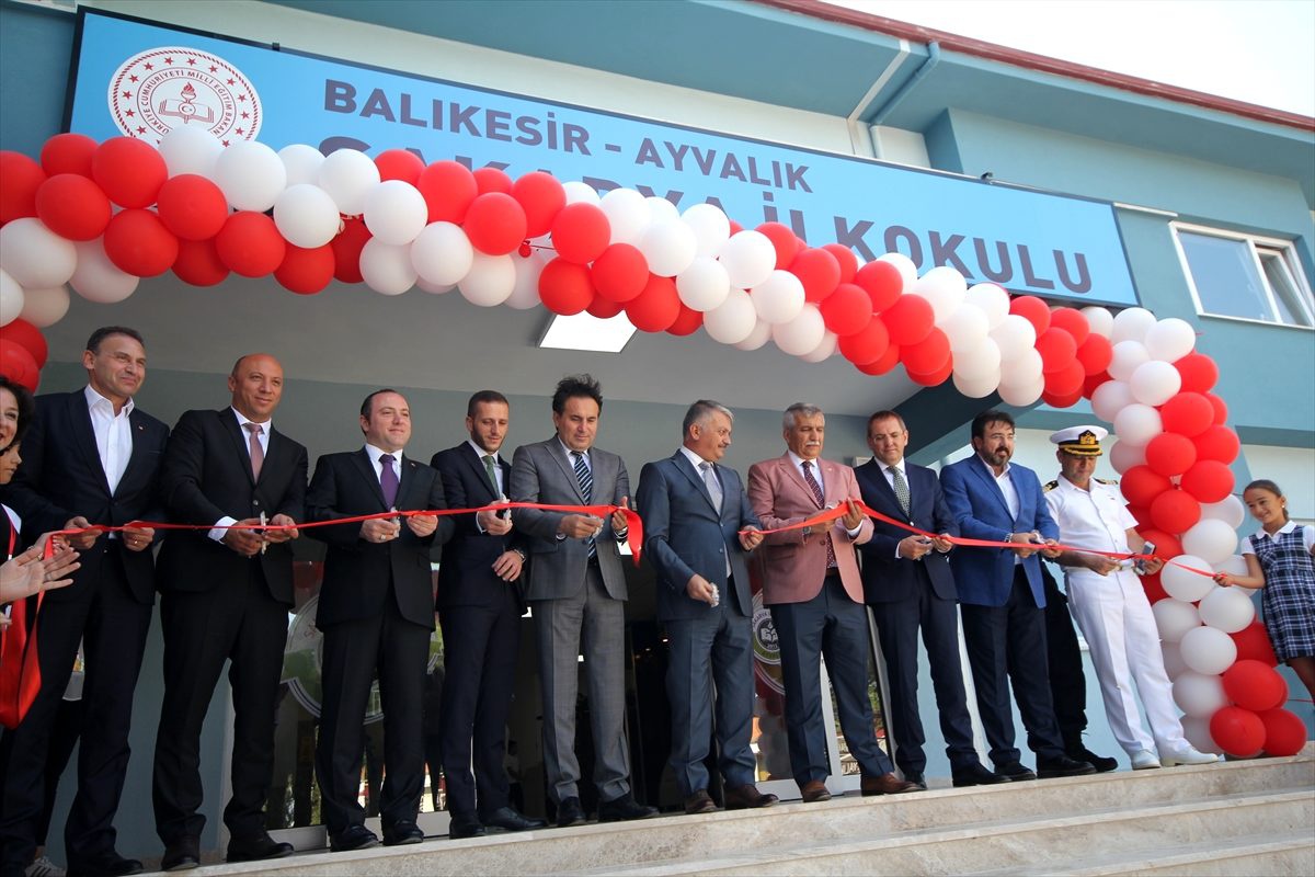Ayvalık\'ta yapımı tamamlanan ilkokulun açılış töreni