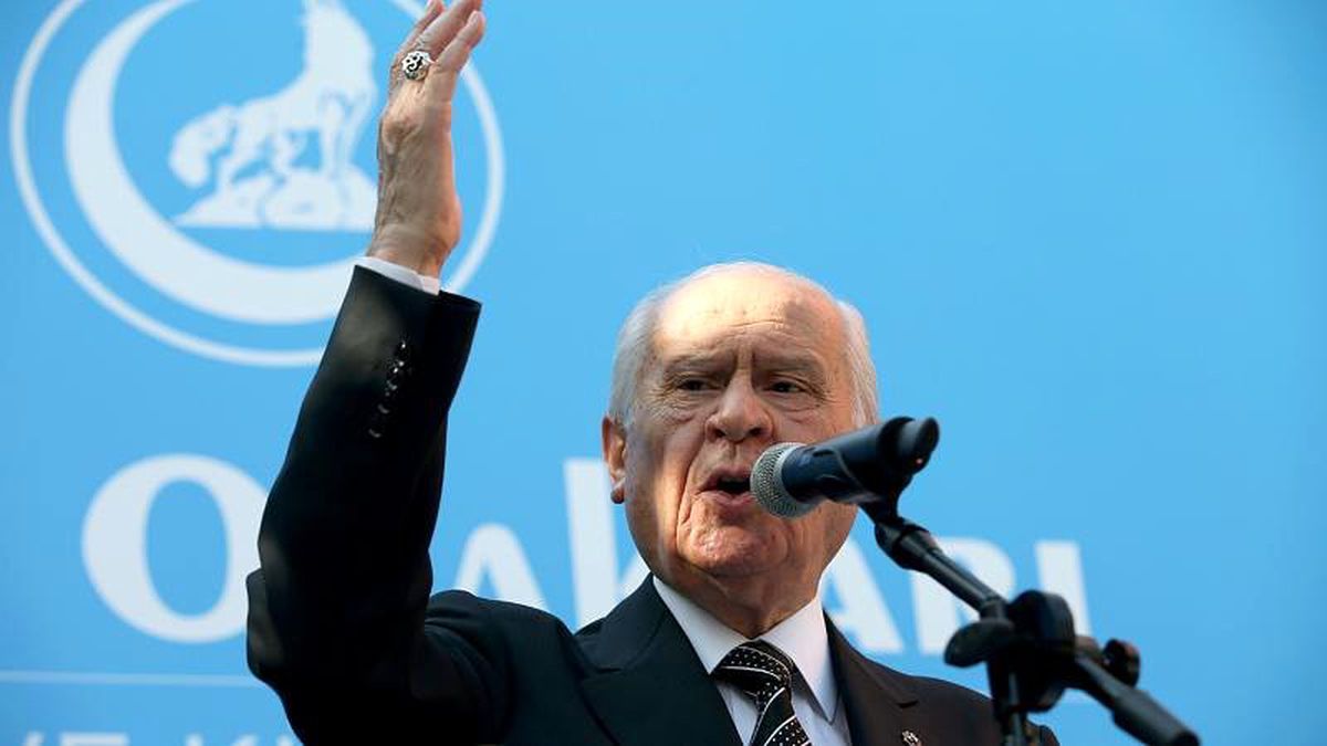 Bahçeli\'den \'Susamam\' yorumu: "Rap adına darbeye heveslenenler türeyebilir"