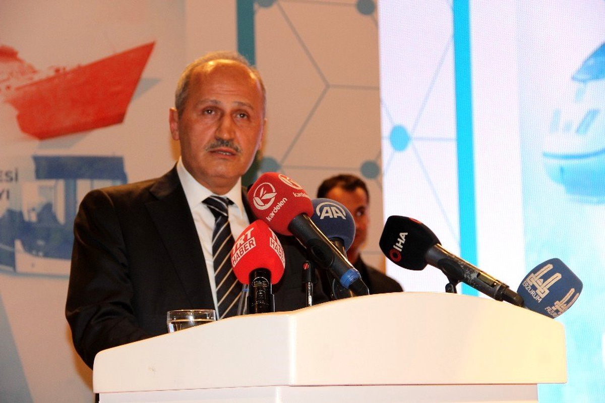 Bakan Turhan: "Farkındalığın yaygınlaşması için kimsenin edilgen olmadığını, herkesin harekete...