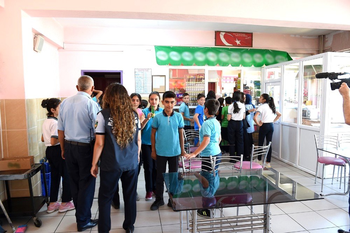 Büyükşehir zabıtasından kantinlere sıkı denetim
