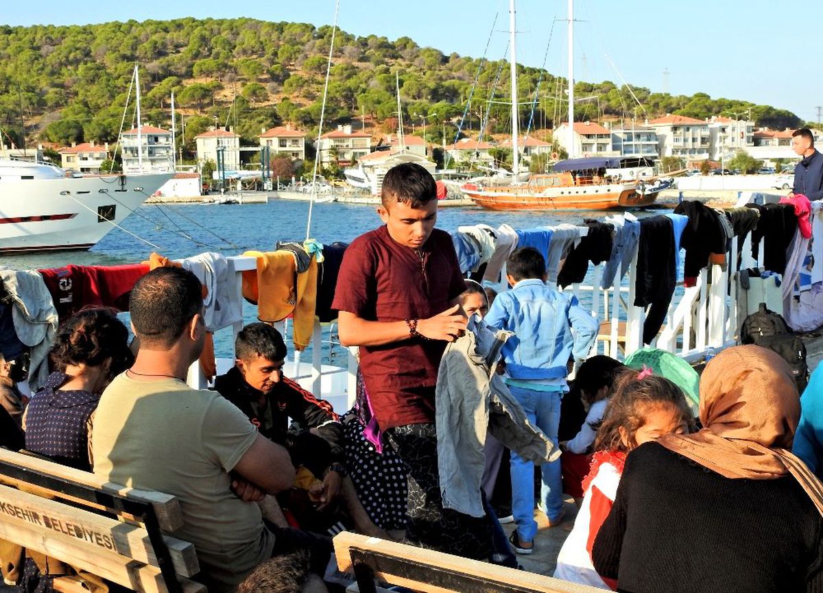 Çeşme\'de 95 düzensiz göçmen ölümden döndü