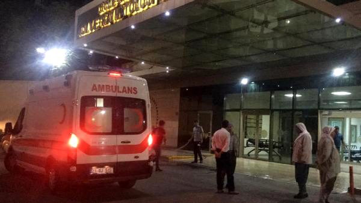 Diyarbakır\'da, köylüleri taşıyan minibüse teröristlerden hain tuzak: 4 şehit, 13 yaralı