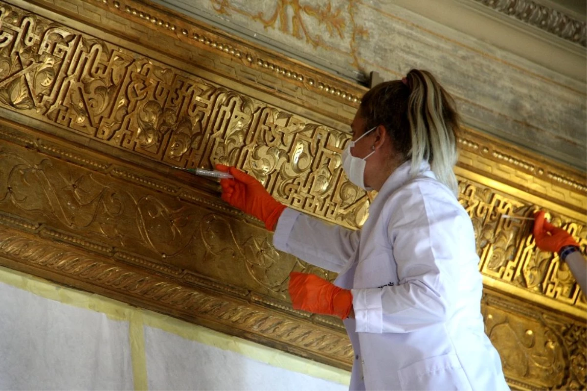 Dolmabahçe Sarayı\'ndaki en büyük Altın Varak tablo çerçevesi restorasyonda