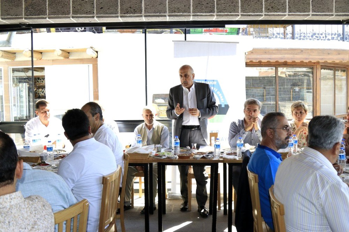 DTSO Başkanı Kaya, Sur esnafıyla bir araya geldi