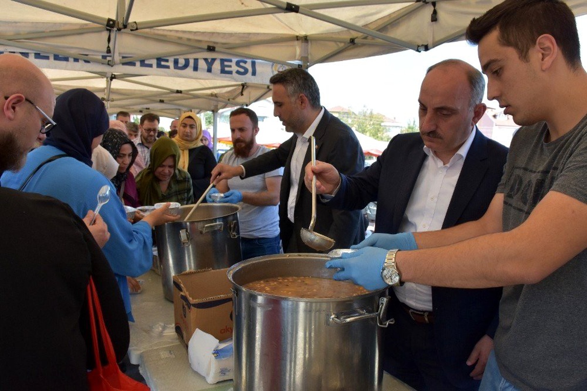 Erenler\'de ağızlar aşure ile tatlandı