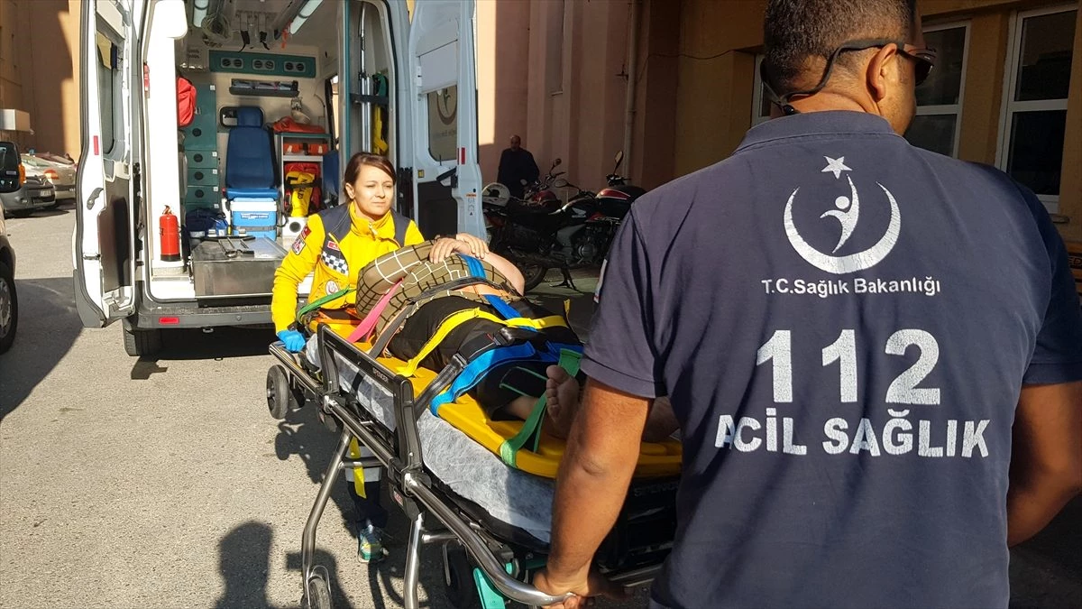 Erzincan\'da otomobil şarampole devrildi: 7 yaralı
