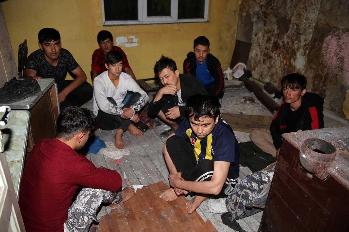 Erzurum\'da 42 kaçak göçmen yakalandı