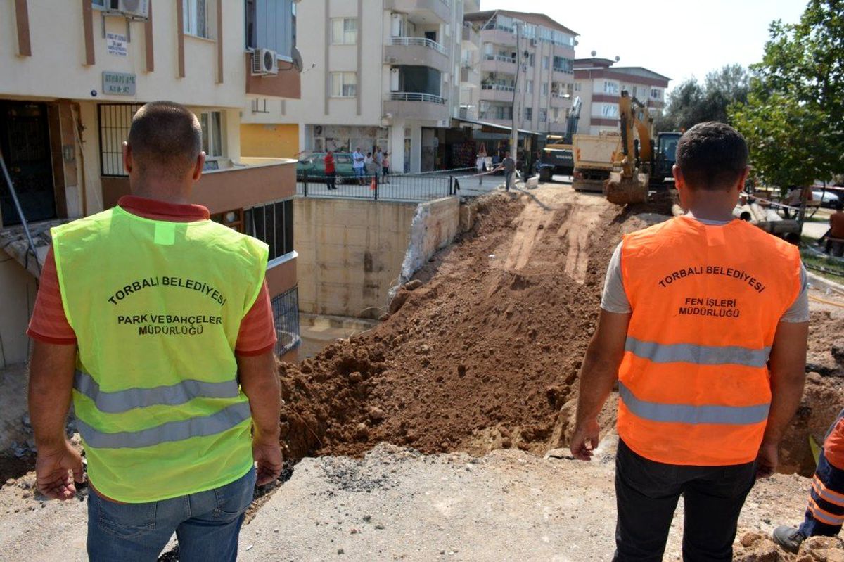 Göçük alanındaki yaralar sarılıyor
