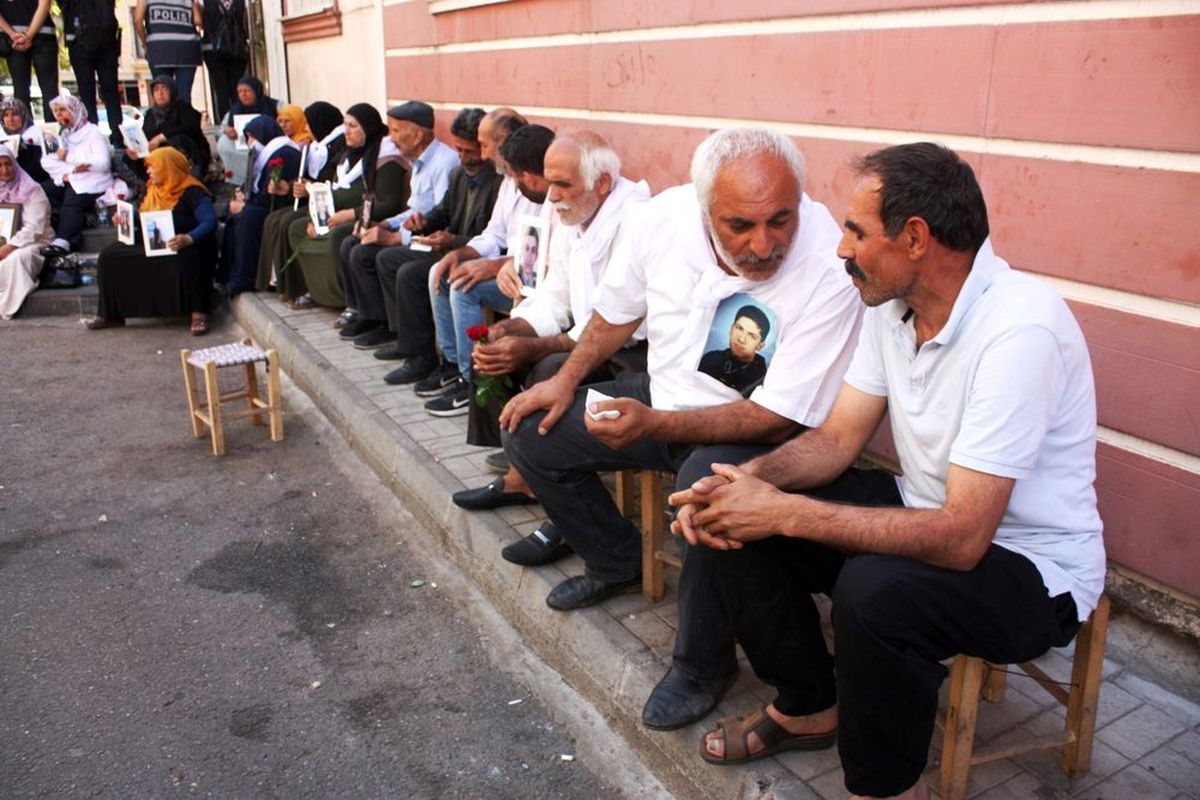 HDP önünde eylem yapan ailelerin sayısı 25\'e yükseldi