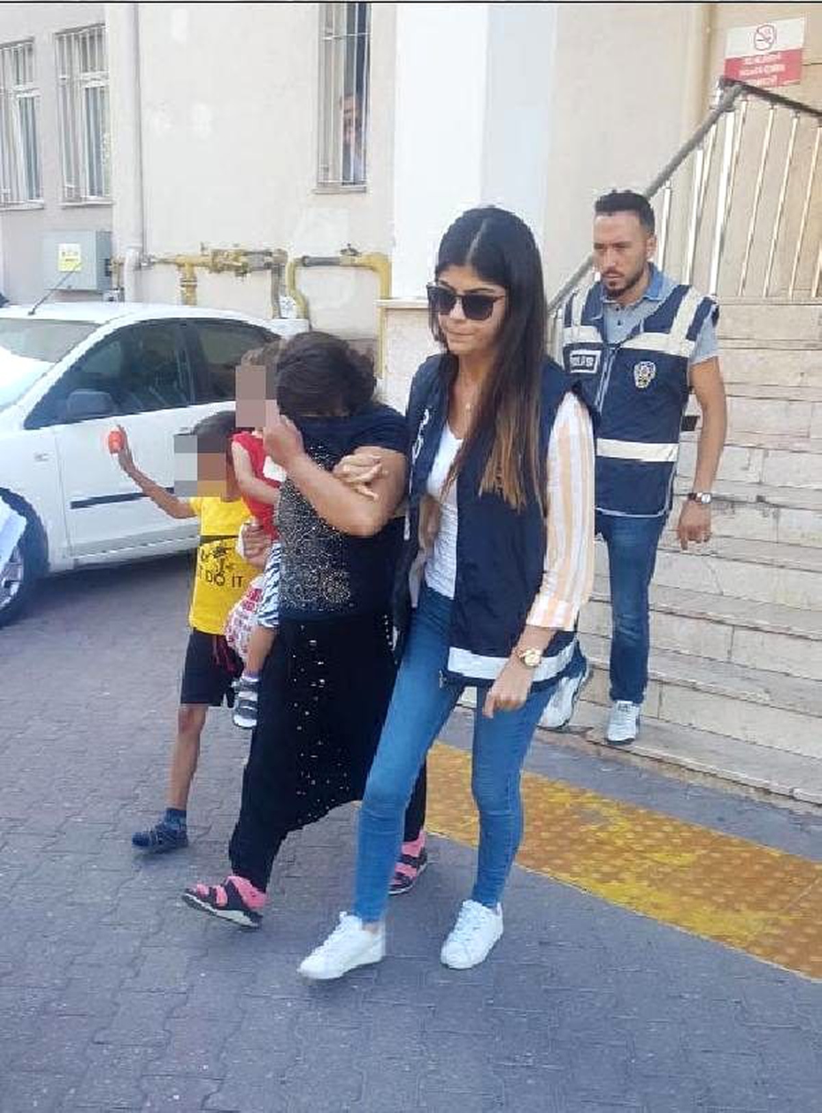 Hırsızlıktan yakalanan kadın, çocuklarıyla cezaevine gönderildi