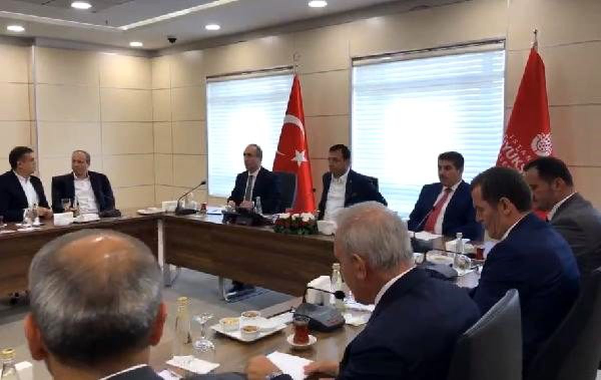 İmamoğlu\'ndan ilçe belediye başkanlarıyla toplantı