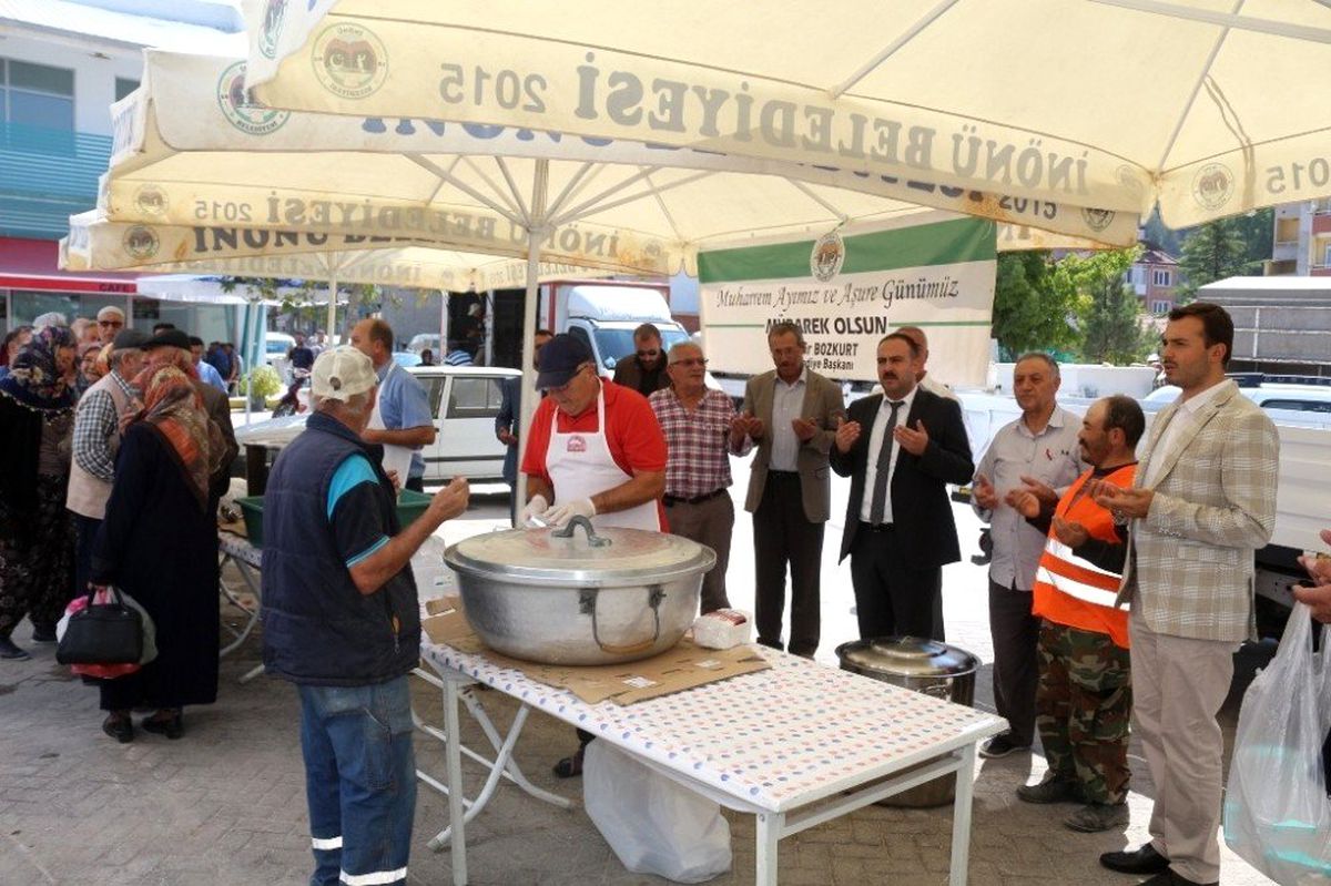 İnönü Belediyesi\'nden Aşure İkramı