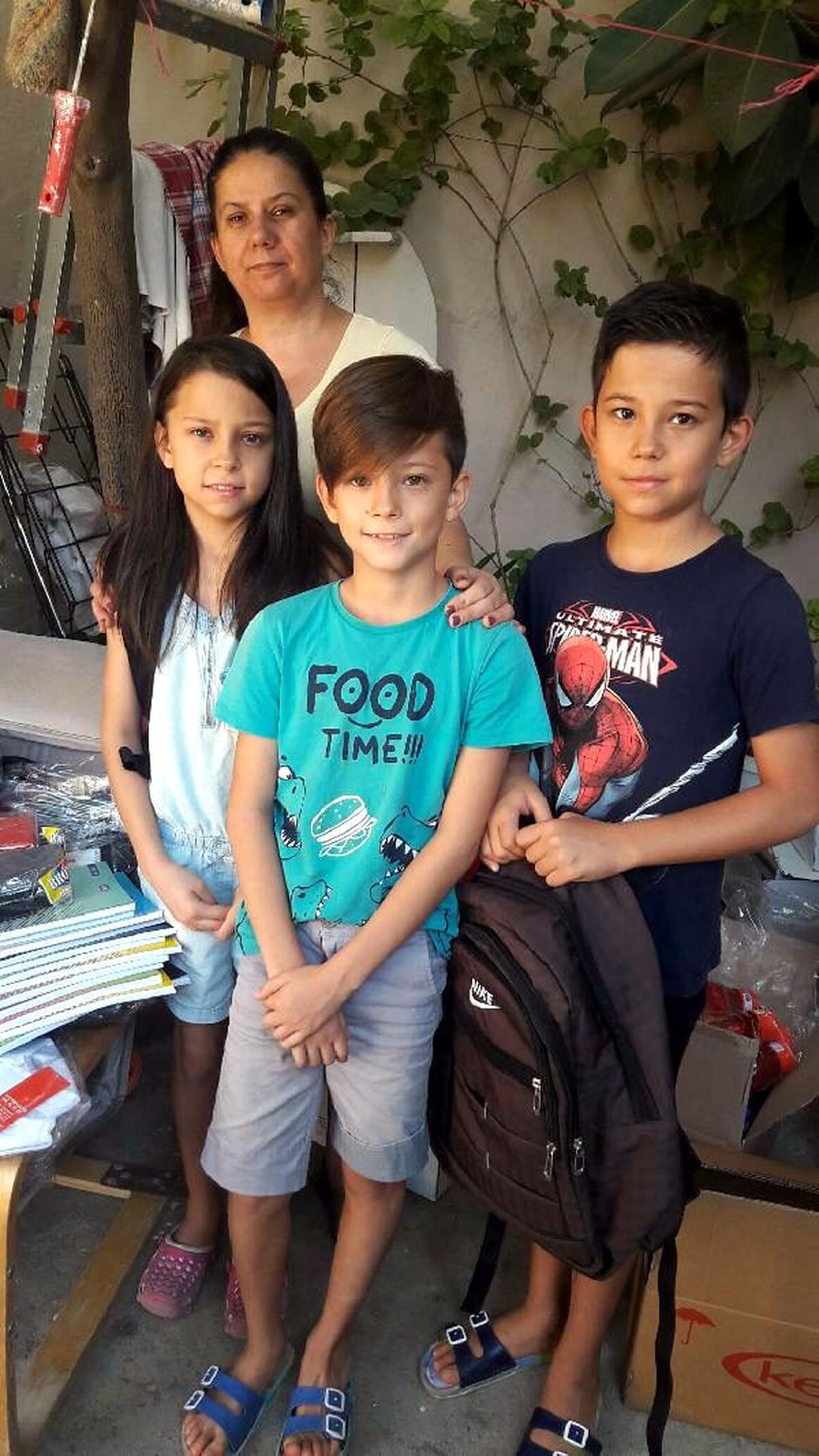 İyilikle 50 çocuğu gülümsettiler