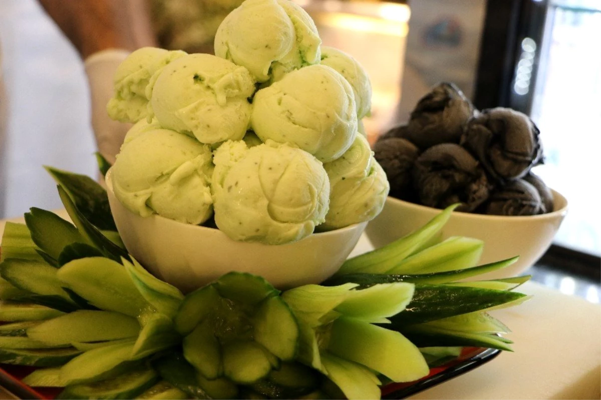 Kahramanmaraş\'ta salatalıklı dondurma üretildi