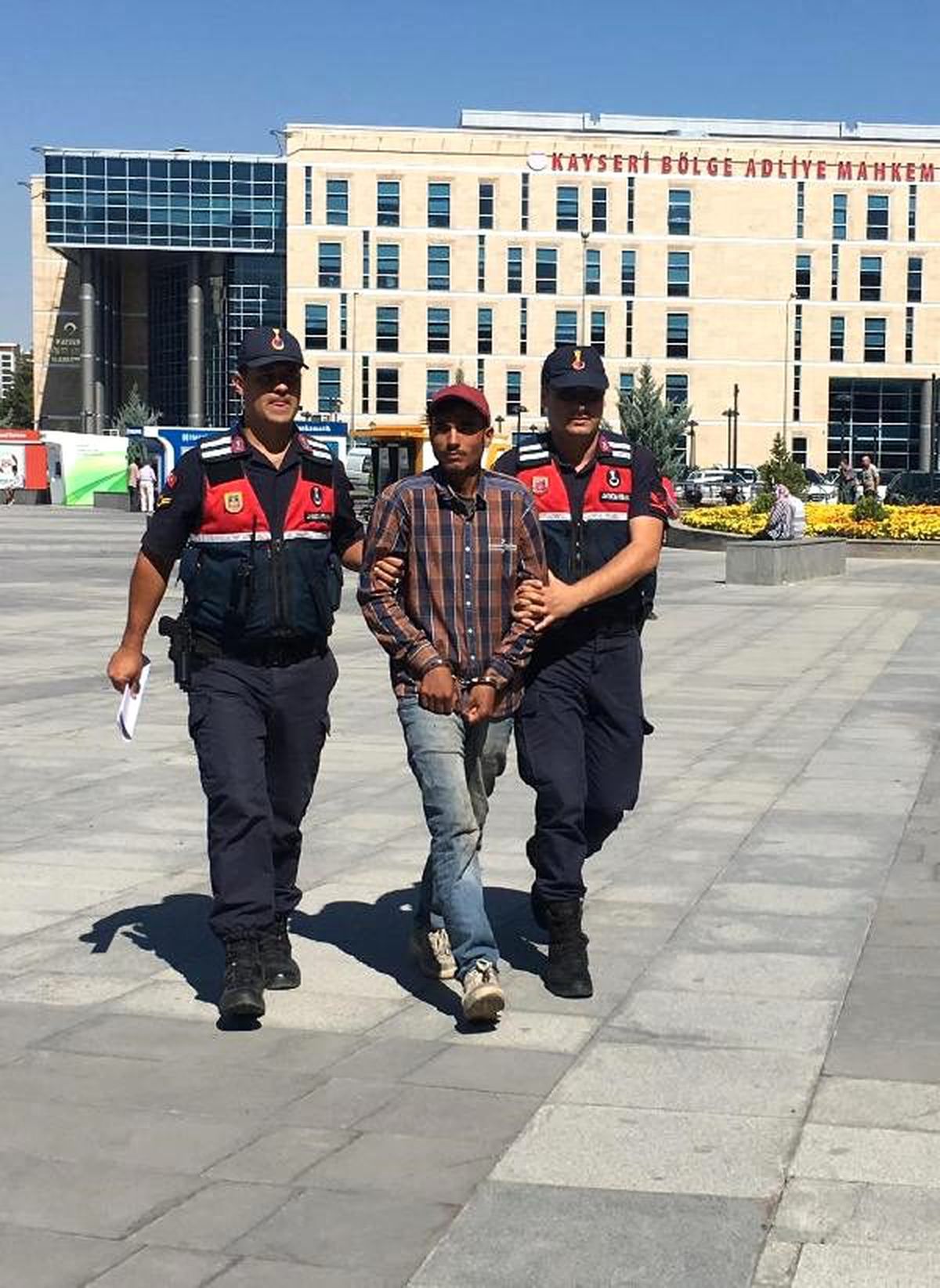 Kayseri\'de deaş operasyonu: 3 gözaltı