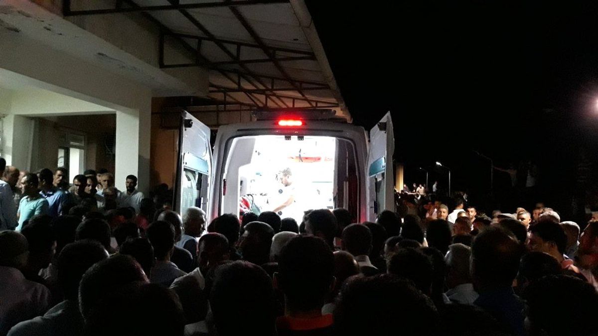 Kulp\'taki patlamada şehit olanlar hastanelere taşınıyor