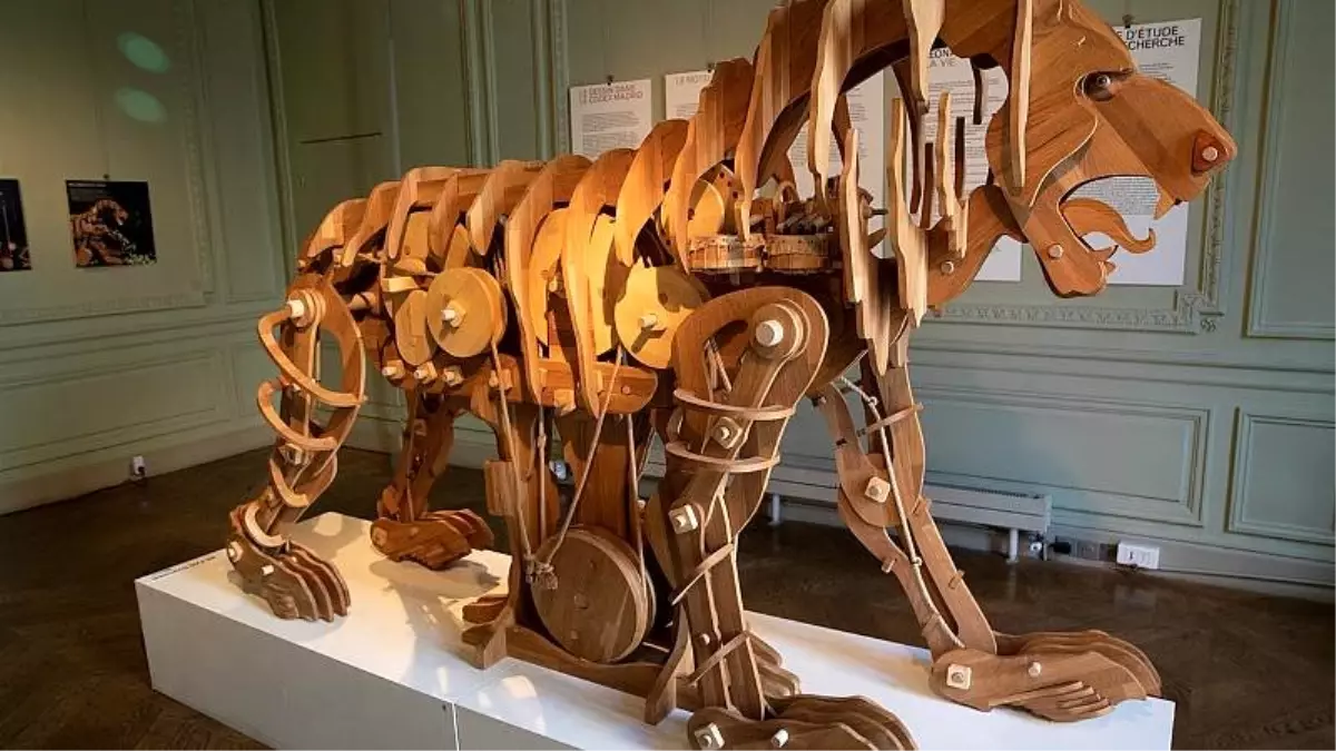 Leonardo da Vinci\'nin ünlü aslan maketi sanatçının 500. ölüm yıl dönümünde Paris\'te sergileniyor