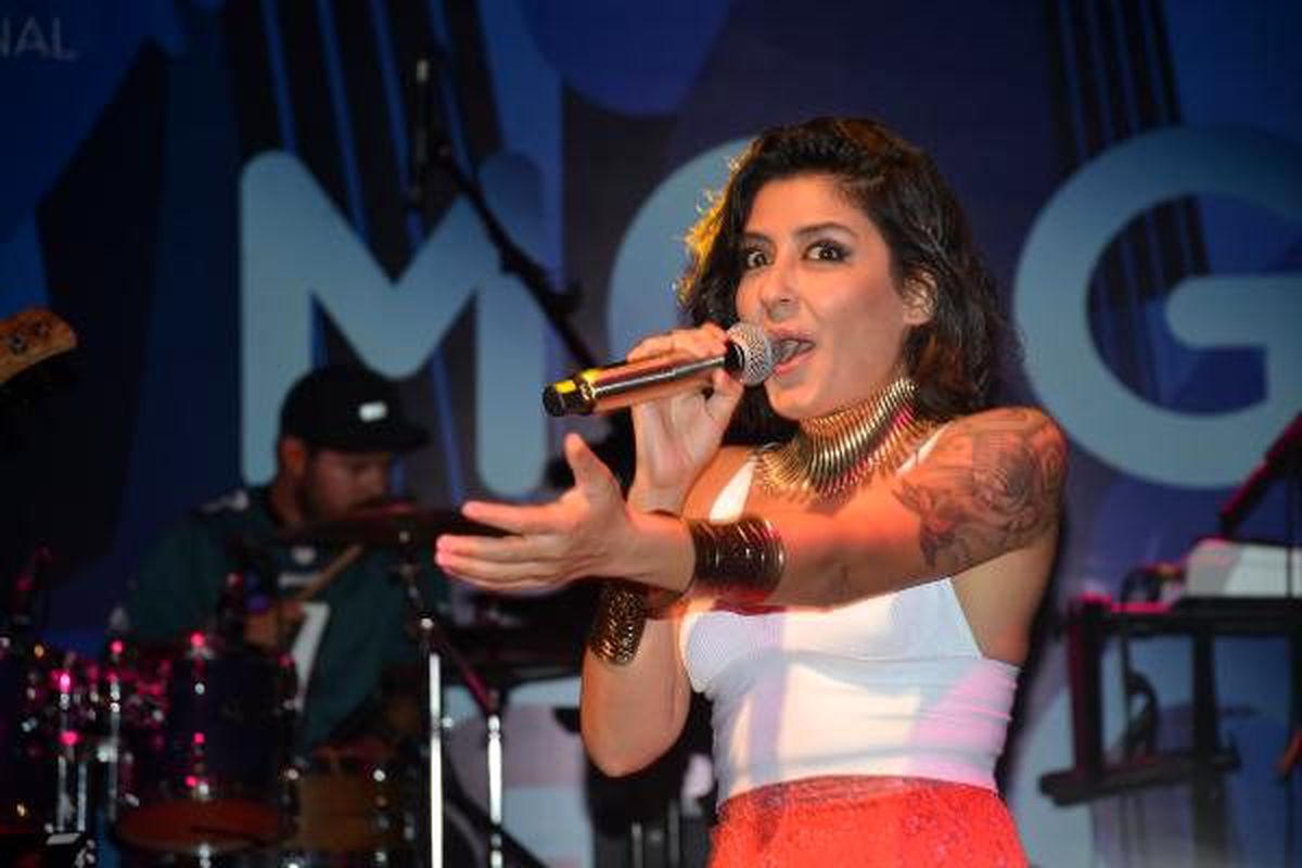 Melek mosso\'dan izmir\'de konser
