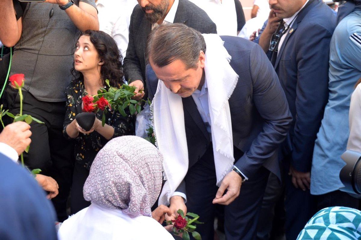 Memur-Sen Genel Başkanı Yalçın\'dan Diyarbakır\'da eylem yapan ailelere destek ziyareti