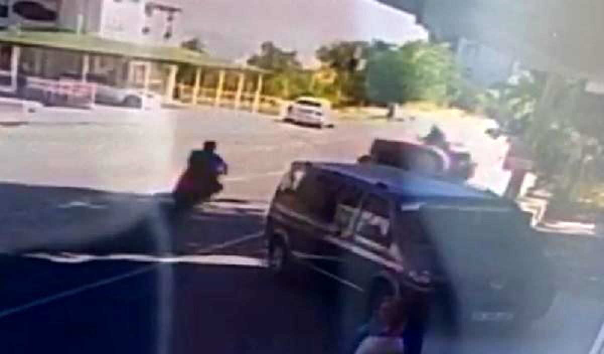 Motosiklet traktörle çarpıştı: 2 yaralı (2)