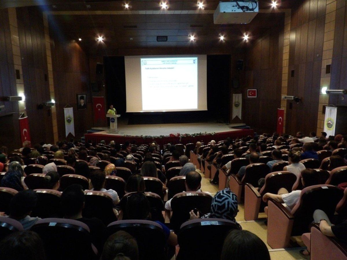 Öğretmenlere trafik eğitimi verildi