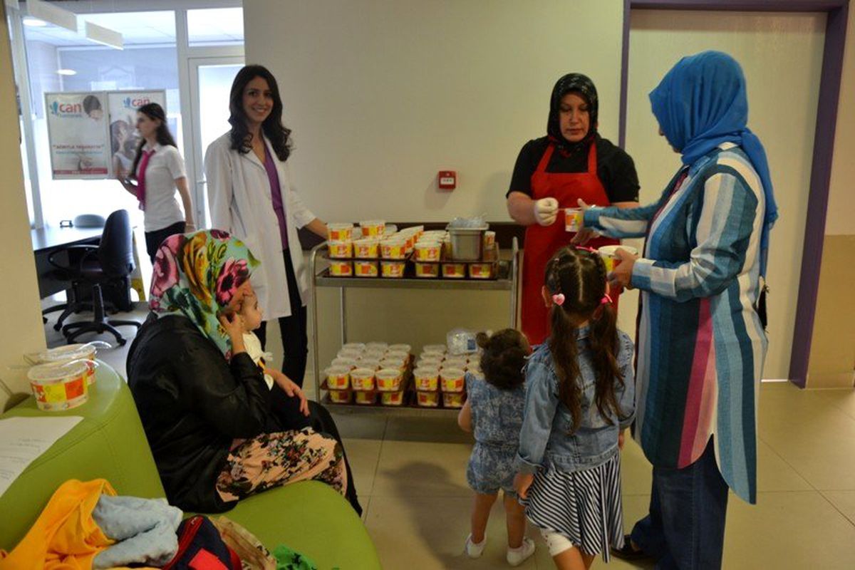 Özel Biga Can Hastanesi aşure dağıttı