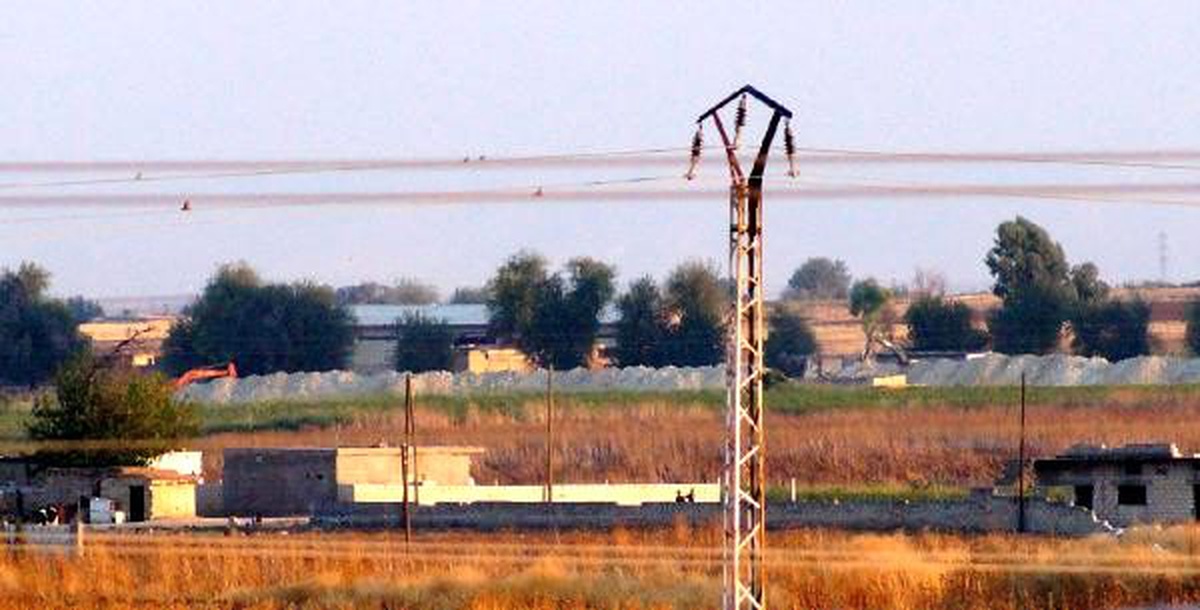 Pkk/pyd\'li teröristler tünel ve mevzi kazmayı sürdürüyor