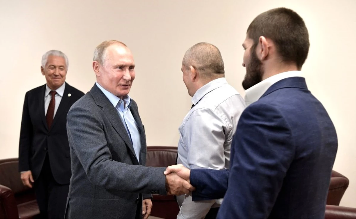 Putin, Müslüman dövüşçü Nurmagomedov ile bir araya geldi